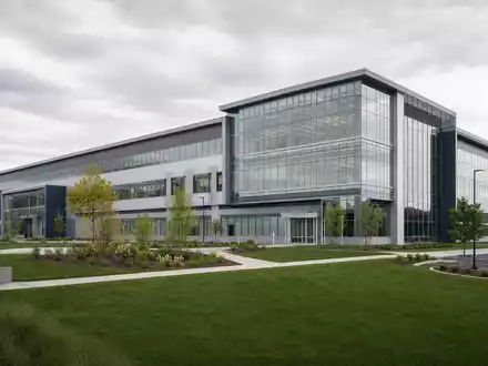 Charles River Laboratories Forschungscampus in Wilmington Massachusetts, modernes GlaslaborgebĂ€ude, ISIN US1591881009, AuĂenansicht - Foto: THN