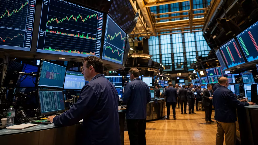 NYSE-Handelsparkett mit Händlern und Tech-Sektor-Charts, Hewlett Packard Enterprise US42824C1099