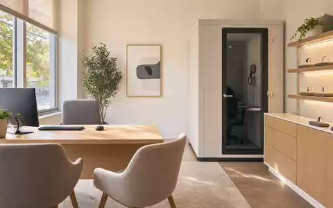 Fotorealistisches Bild zeigt modernen Hörzentrum-Ladenraum, passend zu Amplifon S.p.A. mit ISIN IT0004056880, Sektor Medizintechnik - Foto: THN