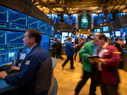 DuPont de Nemours ISIN US26614N1028 Boersen Editorial NYSE Trading Floor mit Sektor Charts und Haendlern - Foto: THN
