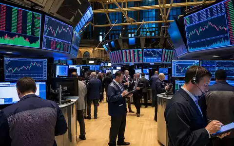 Dover Corp. US25985P1030 NYSE Handelsbörse Tradingfloor mit Industriesektor Kurscharts und aktiven Börsenhändlern - Foto: THN