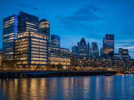 M&G plc mit ISIN GB00B03MM408 verwaltet Vermögen von London aus, Skyline symbolisiert internationale Finanzkraft - Foto: THN