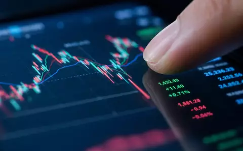 Makroaufnahme eines Smartphone-Displays mit Börsenkursen; Avanza Bank Holding AB (ISIN SE0012454072) bietet solche Depots - Foto: THN
