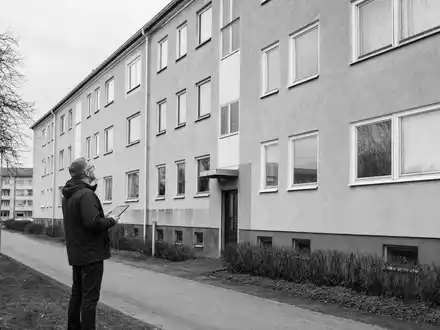 Wallenstam AB (ISIN SE0017780137) betreibt Hausverwaltung schwedischer Mietwohnungen, dokumentiert in dieser Schwarzweiß-Reportageaufnahme - Foto: THN