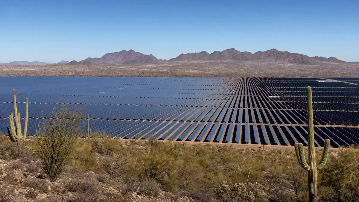 Pinnacle West Capital US7234841010 Solarpark Arizona Wüste fotorealistisch