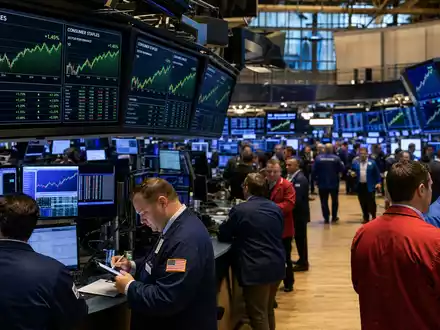 Colgate-Palmolive Aktie US1941621039 im NYSE-Börsen-Editorial mit Händlern und Konsumgüter-Sektor-Charts auf großen Monitoren - Foto: THN