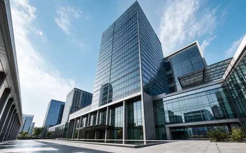 CME Group Inc. modernes Finanzgebäude aus Glas und Stahl, ISIN US12572Q1058 symbolisiert institutionelle Stärke - Foto: THN