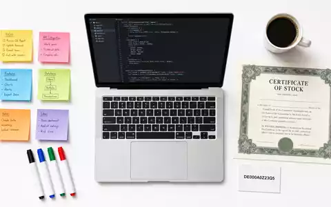 adesso SE Aktie DE000A0Z23Q5 Flatlay Laptop Sticky Notes Aktien-Zertifikat ISIN IT-Beratung Consulting - Foto: THN