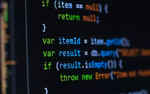 adesso SE Aktie DE000A0Z23Q5 Makro Code-Zeilen Bildschirm Software-Entwicklung IT-Beratung Dortmund SDAX Consulting - Foto: THN