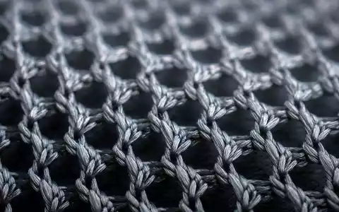 Adidas AG (DE000A1EWWW0) – Extreme Makroaufnahme von atletischem Mesh-Textilgewebe mit sichtbarer Fasergeometrie - Foto: THN