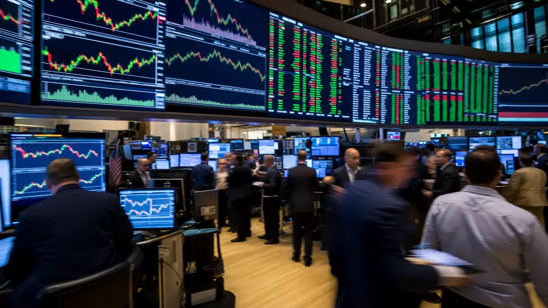 NASDAQ-Börsensaal mit Händlern und Software-Kursanzeigen – Adobe Inc. US00724F1012