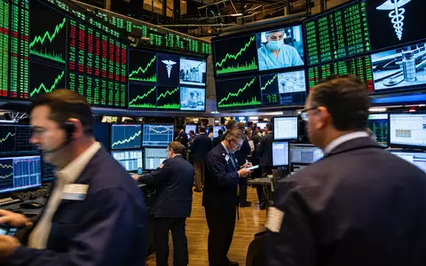 Abbott Laboratories US0028241000 NYSE-Börsensaal Editorial mit Healthcare-Aktiencharts Händlern und digitalen Kurstafeln Bildschirmen - Foto: THN