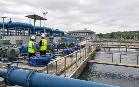 Fotorealistische Wasseraufbereitungsanlage symbolisiert Xylem Inc. (US98419M1009), führender Anbieter moderner Wassertechnik für Kommunen weltweit - Foto: THN