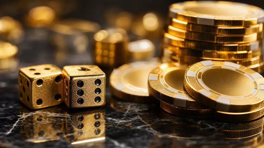 Makroaufnahme goldener Pokerchips und Würfel mit Bokeh auf dunkler Marmorfläche