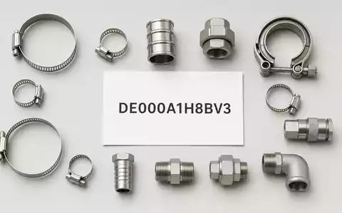 Norma Group DE000A1H8BV3 präsentiert als Flatlay mit ISIN-Karte und verschiedenen Schellen sowie Kupplungen - Foto: THN