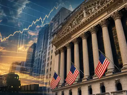 Norfolk Southern Corp. (US6558441084): Börsen-Editorialbild der NYSE-Fassade überlagert mit Güterzug und Aktienkurvenverlauf - Foto: THN