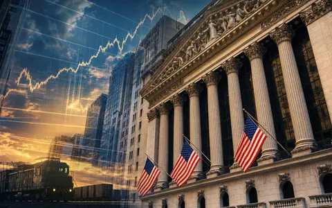 Norfolk Southern Corp. (US6558441084): Börsen-Editorialbild der NYSE-Fassade überlagert mit Güterzug und Aktienkurvenverlauf - Foto: THN