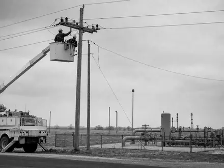 WEC Energy Group (ISIN US92939U1060) Techniker warten Strom- und Erdgasleitungen im Mittleren Westen der USA - Foto: THN