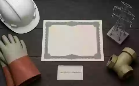 WEC Energy Group (ISIN US92939U1060) als Flatlay mit Aktienzertifikat, ISIN-Karte und typischen Werkzeugen der Versorgerbranche - Foto: THN
