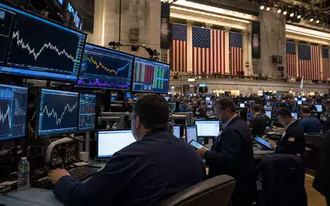 Coterra Energy NYSE Handelsparkett New York mit Energie Charts auf Händler Bildschirmen aktiver Börse US22052L1044 - Foto: THN
