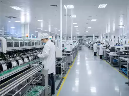 Jabil Inc. setzt vollautomatisierte SMT-Bestückungsanlagen für die Serienproduktion globaler Elektroniksysteme ein, ISIN US46612W1036 - Foto: THN