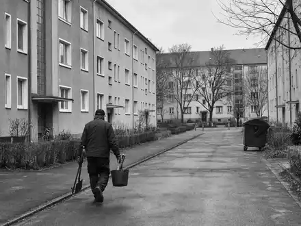 LEG Immobilien SE (DE000LEG1110) betreut Wohnquartiere, dokumentiert hier in schwarzweißer journalistischer Reportage-Fotografie - Foto: THN