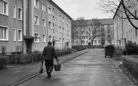LEG Immobilien SE (DE000LEG1110) betreut Wohnquartiere, dokumentiert hier in schwarzweißer journalistischer Reportage-Fotografie - Foto: THN