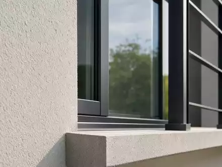 LEG Immobilien SE (DE000LEG1110) modernisiert Fassaden ihrer BestandsgebÀude, hier als Makroaufnahme eines Fensterdetails - Foto: THN