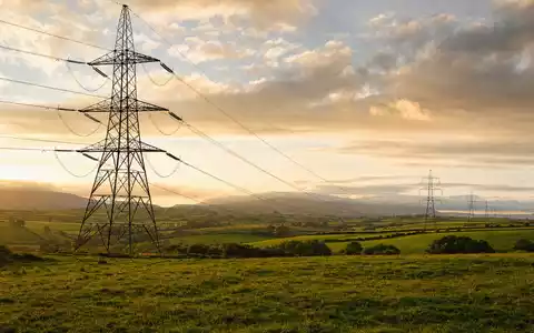 National Grid plc (GB00BDR05C01) betreibt Hochspannungsleitungen für die Stromübertragung in Großbritannien und den USA - Foto: THN