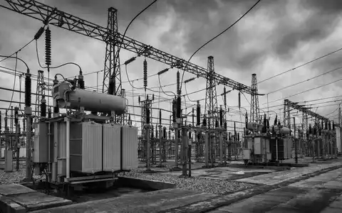 Umspannwerk-Infrastruktur zeigt KerngeschÀft von National Grid plc, ISIN GB00BDR05C01, im britischen Energienetz-Sektor - Foto: THN