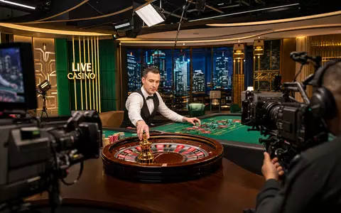 Evolution AB (SE0012673267) betreibt weltweit Live-Casino-Studios mit Roulette-Tischen und professioneller Streaming-Kameratechnik für Anbieter - Foto: THN