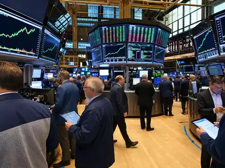 Whirlpool Corp. (US9633201069) notiert an der NYSE, editorielle Aufnahme des Börsenparketts mit Konsumgüter-Kurscharts - Foto: THN