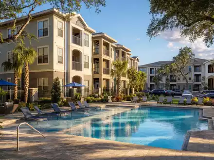 Mid-America Apartment (US59522J1034) betreibt Wohnanlagen mit Pool und Grünflächen im Sonnengürtel der USA - Foto: THN