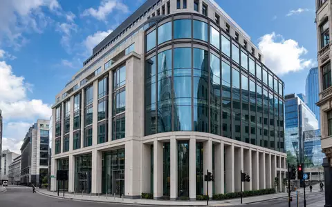 Fotorealistisches Bild zeigt Bankgebäude in London, symbolisch für Investec plc, ISIN GB00B17BBQ50, Finanzsektor - Foto: THN