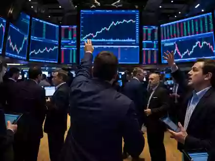 Börsen-Editorial vom Trading-Floor der Londoner Börse zeigt Investec plc, ISIN GB00B17BBQ50, Finanzcharts im Hintergrund - Foto: THN