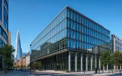 Modernes Londoner Bürohochhaus zeigt Great Portland Estates plc, ISIN GB00B01FLL16, im zentralen Immobilien-Portfolio - Foto: THN