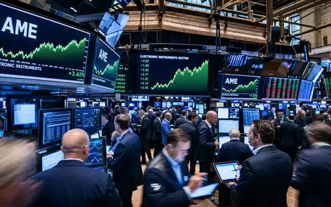 AMETEK Inc. NYSE Handelssaal mit AME Ticker und Elektroniksektor Charts, gehandelt unter ISIN US0311001004 - Foto: THN
