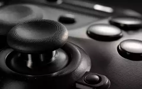 Makroaufnahme eines Controller-Analogsticks veranschaulicht Take-Two Interactive US8740541094 mit Fokus auf Materialstruktur und OberflÀchendetails - Foto: THN