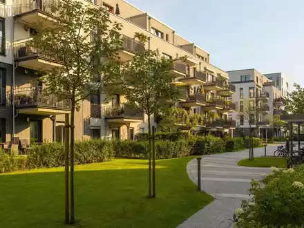 TAG Immobilien AG (DE0008303504) verwaltet Wohnanlagen mit Balkonen, Grünflächen und Wegen in deutscher Großstadt - Foto: THN