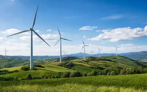Fotorealistischer Windpark auf italienischen Hügeln symbolisiert ERG S.p.A. IT0001157020 im Bereich erneuerbare Energien heute - Foto: THN