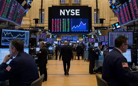 Raymond James Financial US7547301090 zeigt den NYSE-Handelsraum mit Tradern und generischen Finanzcharts - Foto: THN