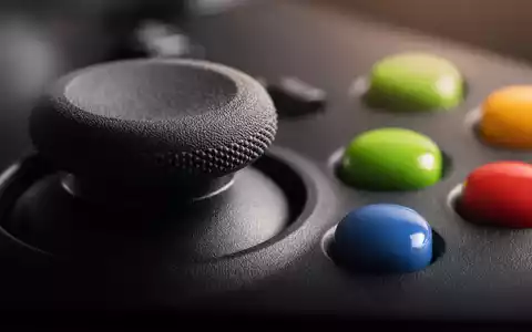 Makroaufnahme von Controller-Tasten veranschaulicht Ubisoft Entertainment SA, ISIN FR0000121691, als Akteur der Videospielbranche - Foto: THN