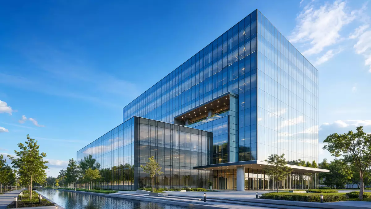 Architektur-Visualisierung eines modernen gläsernen Bürogebäudes bei blauem Himmel