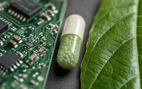 Kinnevik AB (ISIN SE0015810247) veranschaulicht Makroaufnahme von Platine, Kapsel und Blatt für Technologie und Gesundheit - Foto: THN