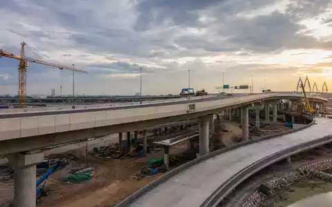 Fotorealistische Autobahnbrücke im Bau symbolisiert Sacyr S.A. (ISIN ES0182870214) und deren Infrastrukturprojekte weltweit - Foto: THN