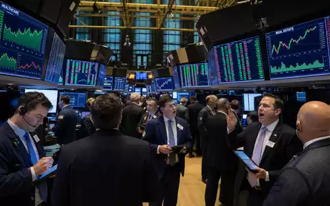 Ventas Inc. (US92276F1003) wird an der NYSE gehandelt, Editorial-Foto zeigt Trading-Floor mit Healthcare- und Immobiliencharts - Foto: THN