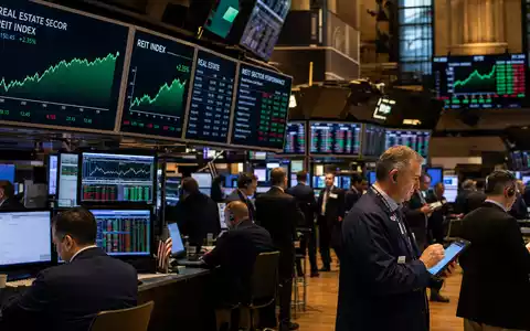 Equity Residential US29476E1073 NYSE Börsenparkett mit digitalen REIT Sektorkursen auf großen Screens und aktiven Händlern - Foto: THN