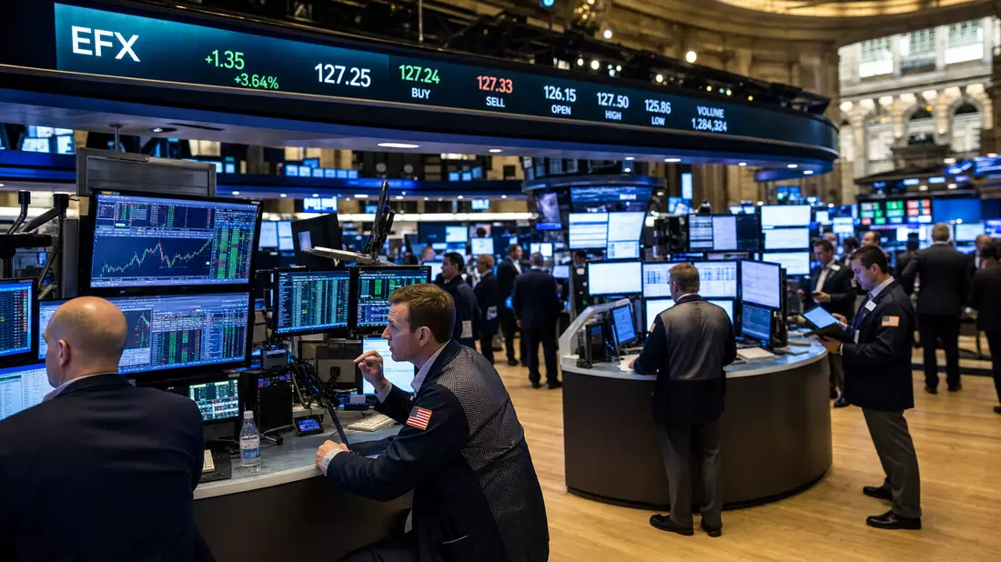 NYSE Boersenparkett mit EFX Kursticker und Finanz Monitor Bildschirmen