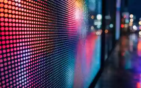 JCDecaux SE (ISIN FR0000077919) nutzt digitale LED-Werbeflächen, deren feine Pixelstruktur diese Makroaufnahme zeigt - Foto: THN