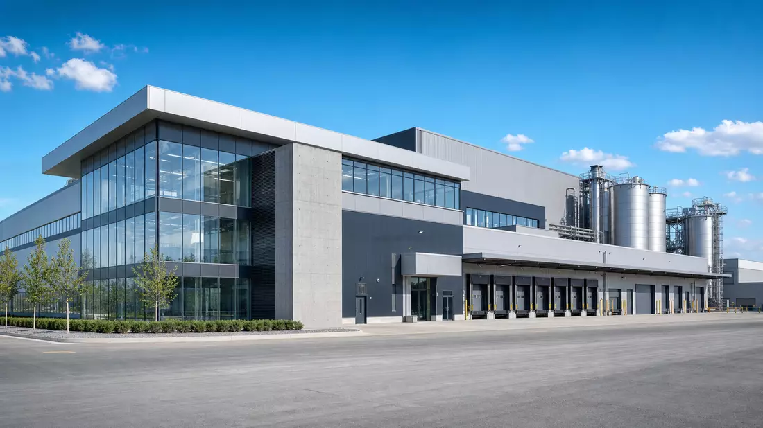 Architektonisches 3D-Render eines modernen Industriegebäudes mit Silos und Laderampen